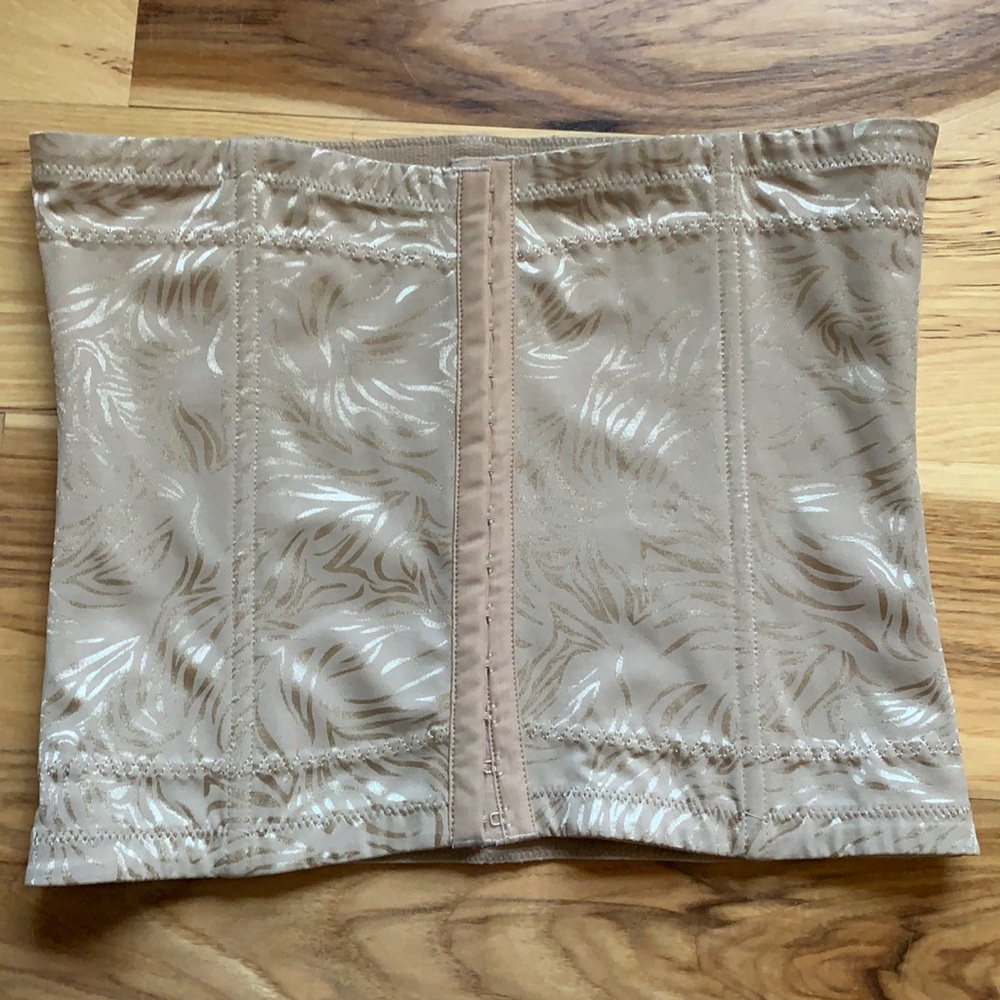 NWOT Maidenform shapewear - corset.  Size 7 LG